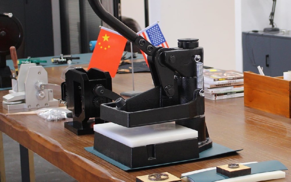 8360 Best manual die cutting clicker press with swing arm